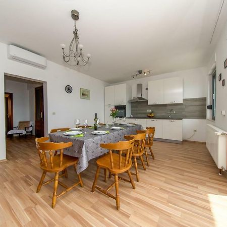 Apartments L&L Дуги Рат Екстериор снимка