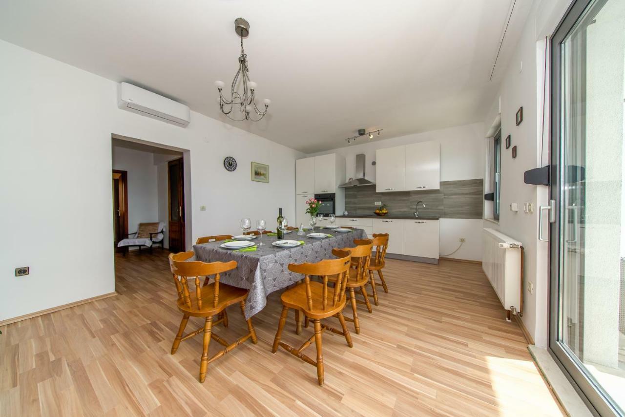 Apartments L&L Дуги Рат Екстериор снимка