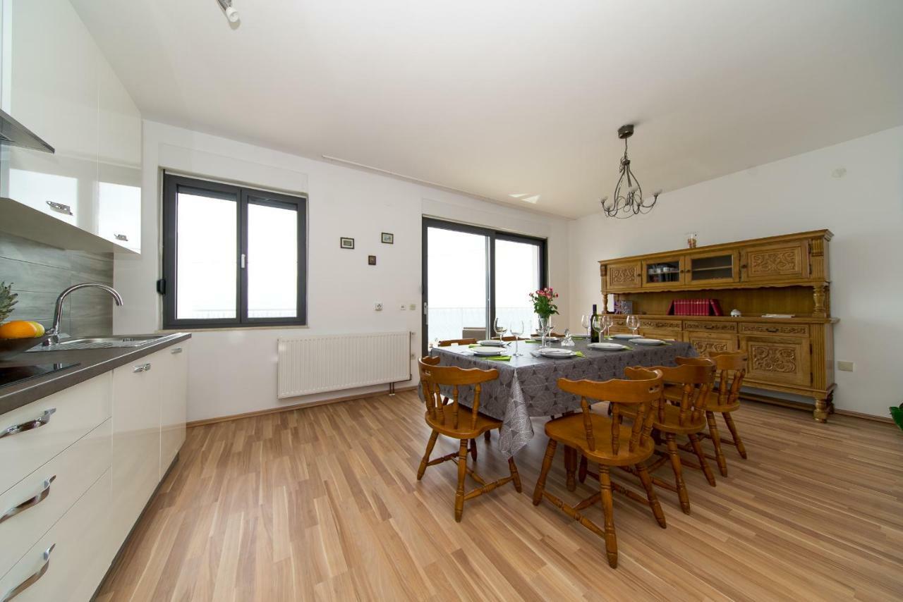 Apartments L&L Дуги Рат Екстериор снимка