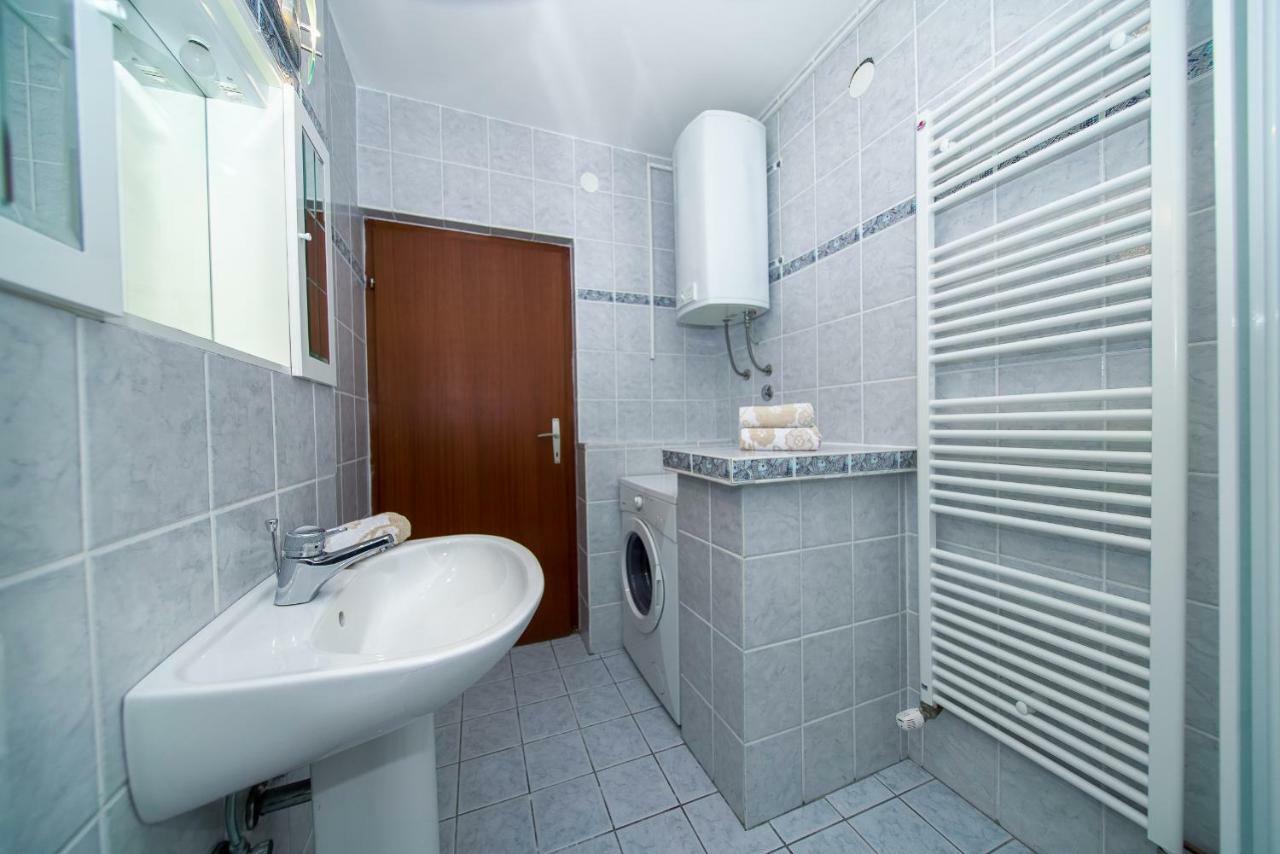 Apartments L&L Дуги Рат Екстериор снимка