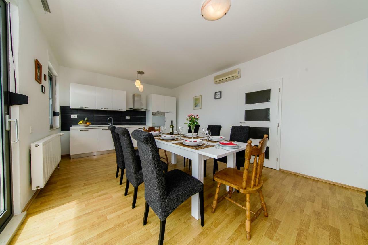 Apartments L&L Дуги Рат Екстериор снимка